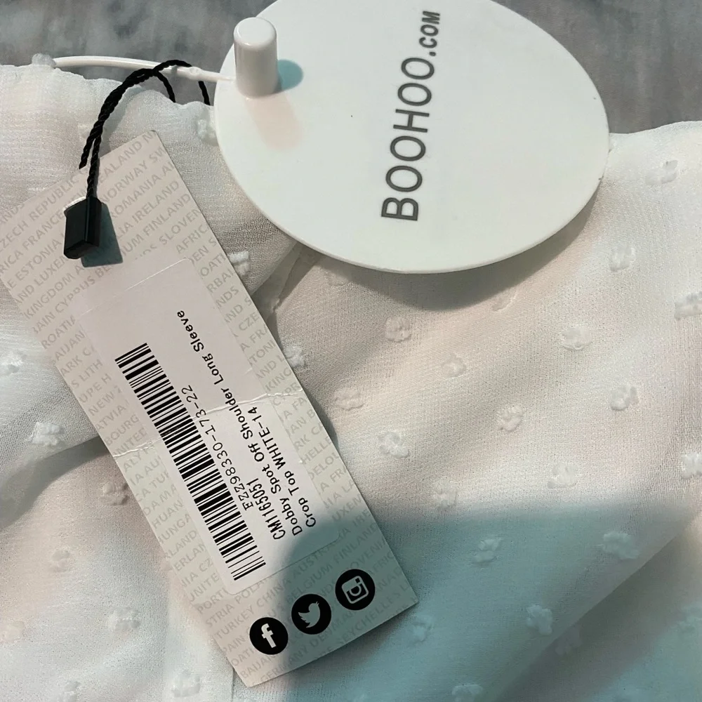 🛑SOLD🛑 ✨BooHoo✨ Dobby Spot Off Shoulder Long Sleeve Crop Top - Picture 5 of 7